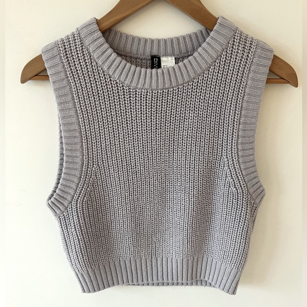 Knitted sweater vest